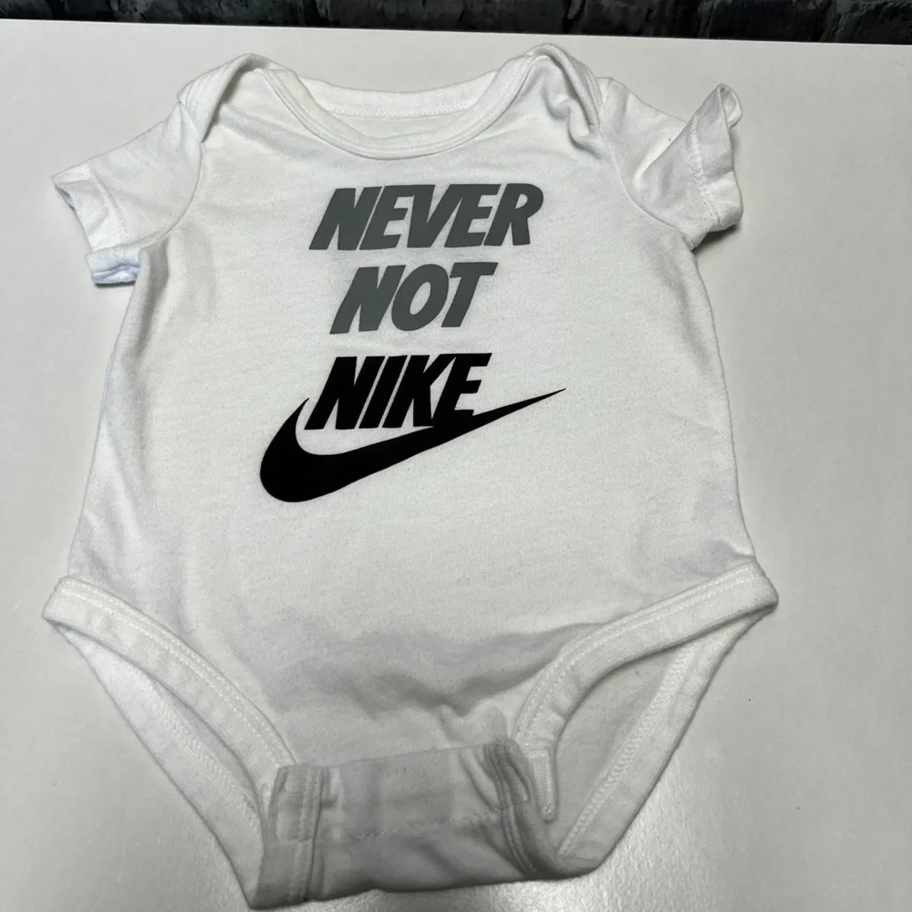 Nike onesie‎